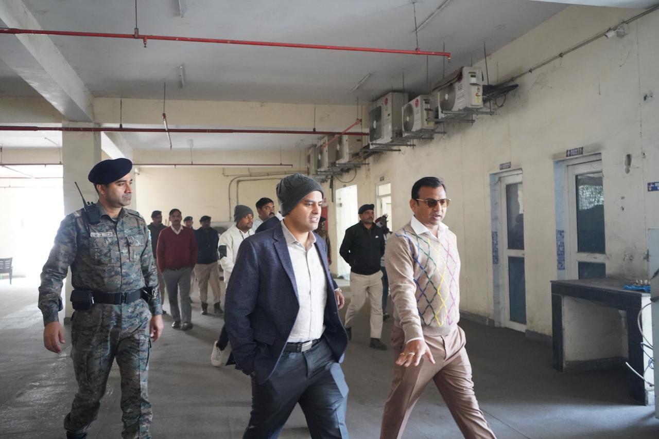 Jamshedpur News : 12 करोड़ से बनी आधुनिक डीएम लाइब्रेरी 25 फरवरी से होगी शुरू Jamshedpur News : 12 करोड़ से बनी आधुनिक डीएम लाइब्रेरी 25 फरवरी से होगी शुरू