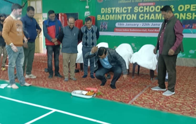 Samastipur News:आधुनिक सिंथेटिक बैडमिंटन मैट का उद्घाटन