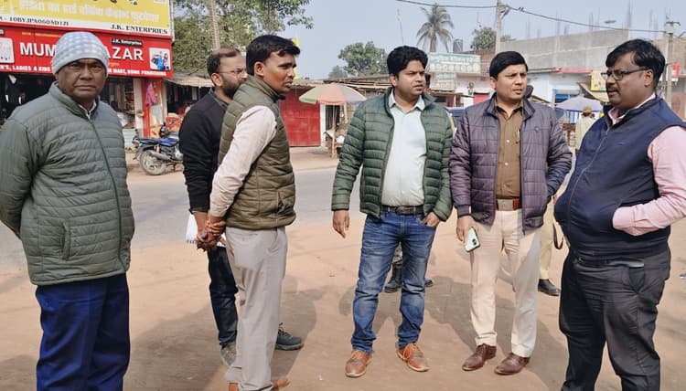 शहीद स्मारक स्थल का कायाकल्प जल्द, एसडीओ ने किया निरीक्षण