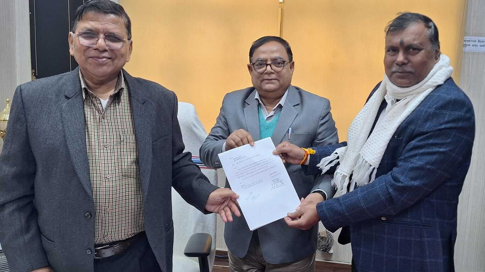 एमयू के नये परीक्षा नियंत्रक बने डॉ दशरथ प्रजापति, दिया योगदान