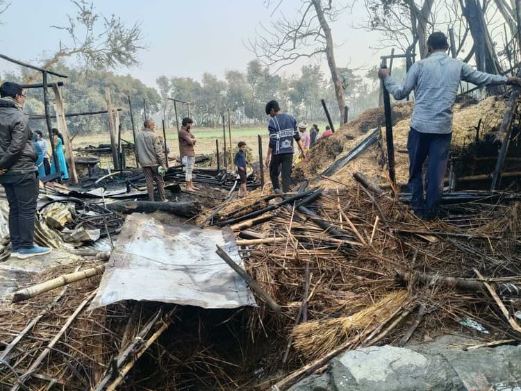 अगलगी में आधा दर्जन घर जले, हजारों की संपत्ति राख