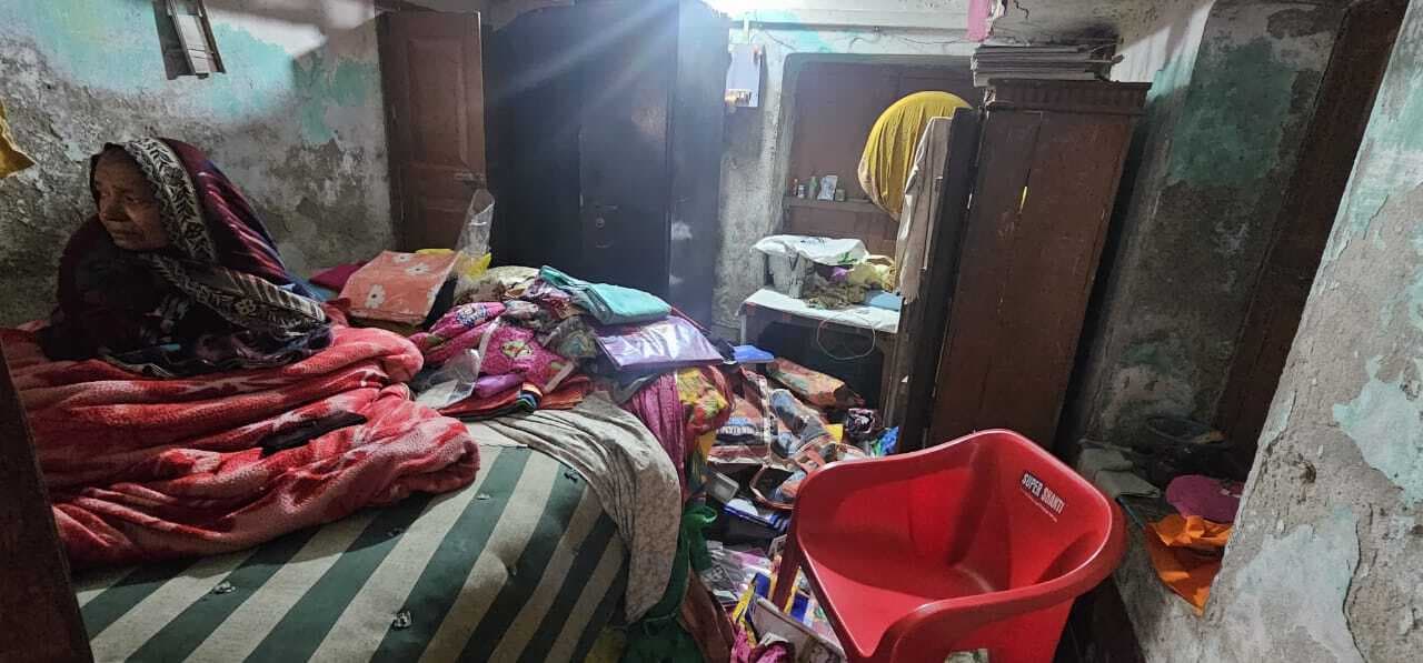 किराना व्यवसायी के घर से पांच लाख की जेवरात की चोरी