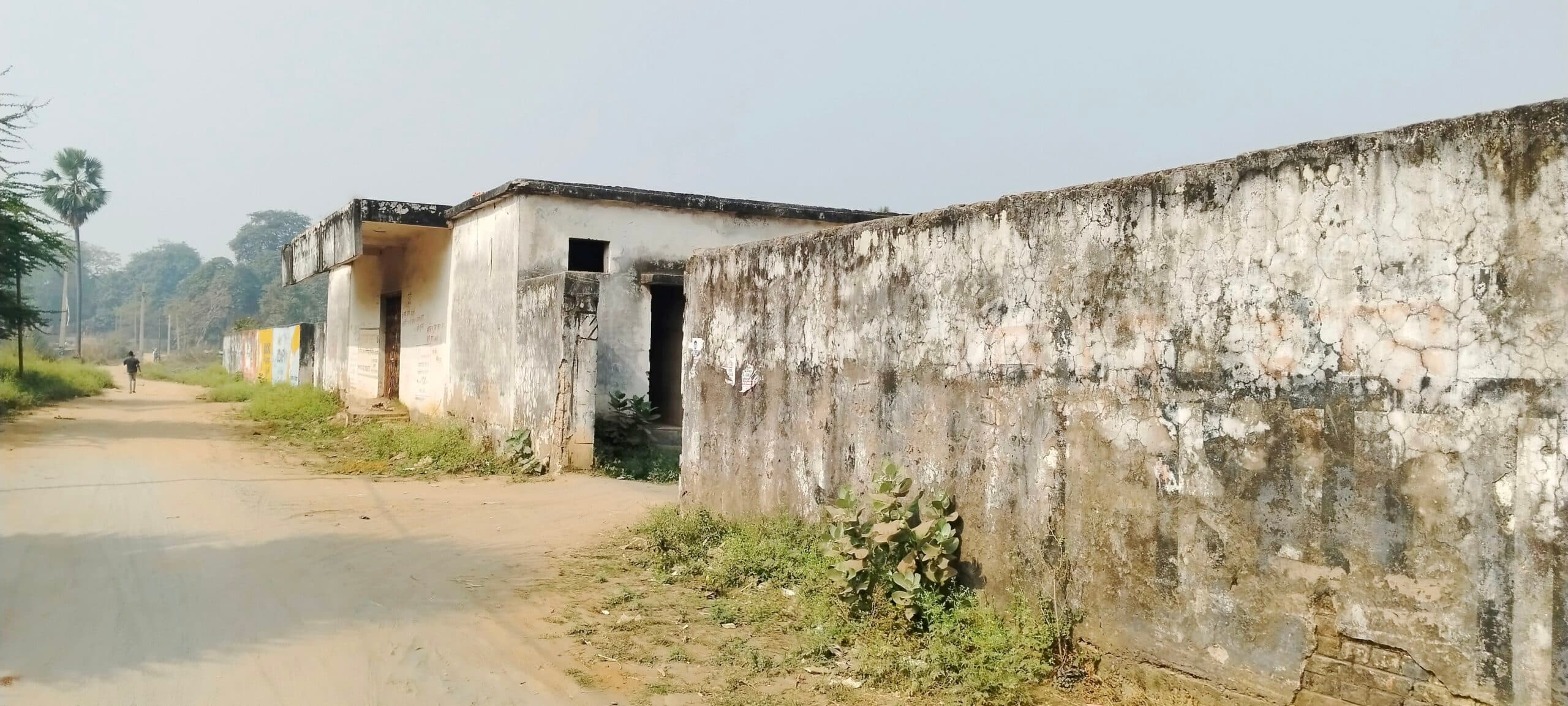 Auranhabad News : खंडहर बना स्टेडियम, जगह तलाश रहीं प्रतिभाएं