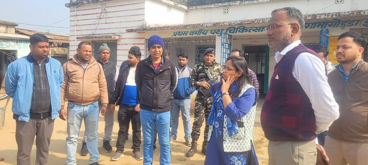 डीसी ने किया सीएचसी व पशु अस्पताल का औचक निरीक्षण