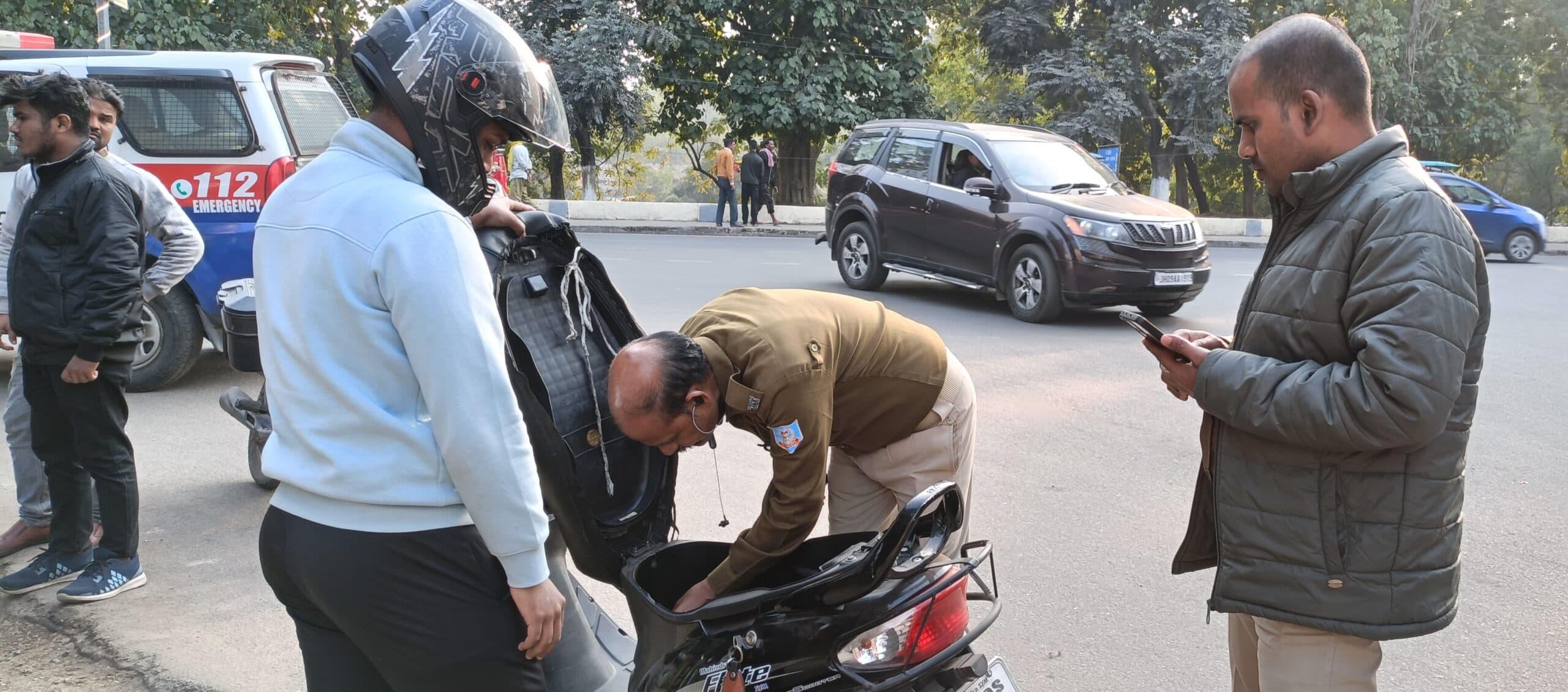 Bokaro News: अपराध समीक्षा बैठक में मिले टास्क के बाद एक्टिव मोड में पुलिसकर्मी