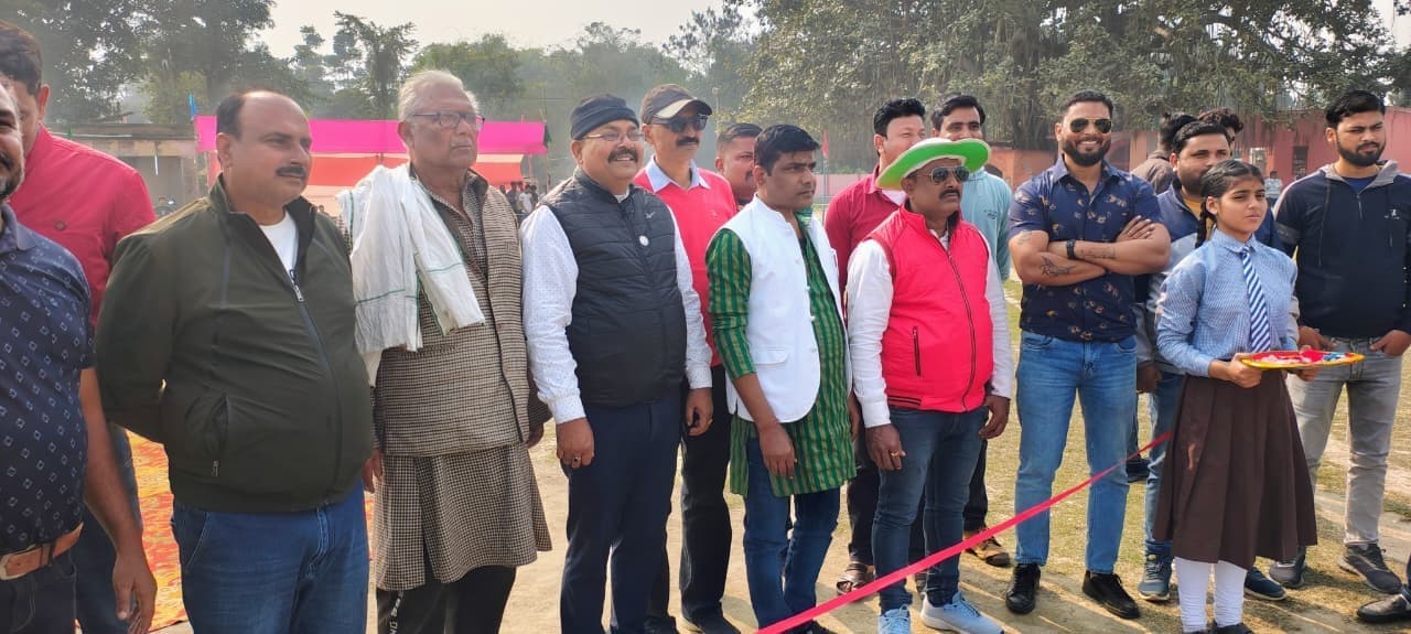 बभनी में शहीद आरबीएम मेमोरियल टी-20 क्रिकेट टूर्नामेंट का भव्य आगाज