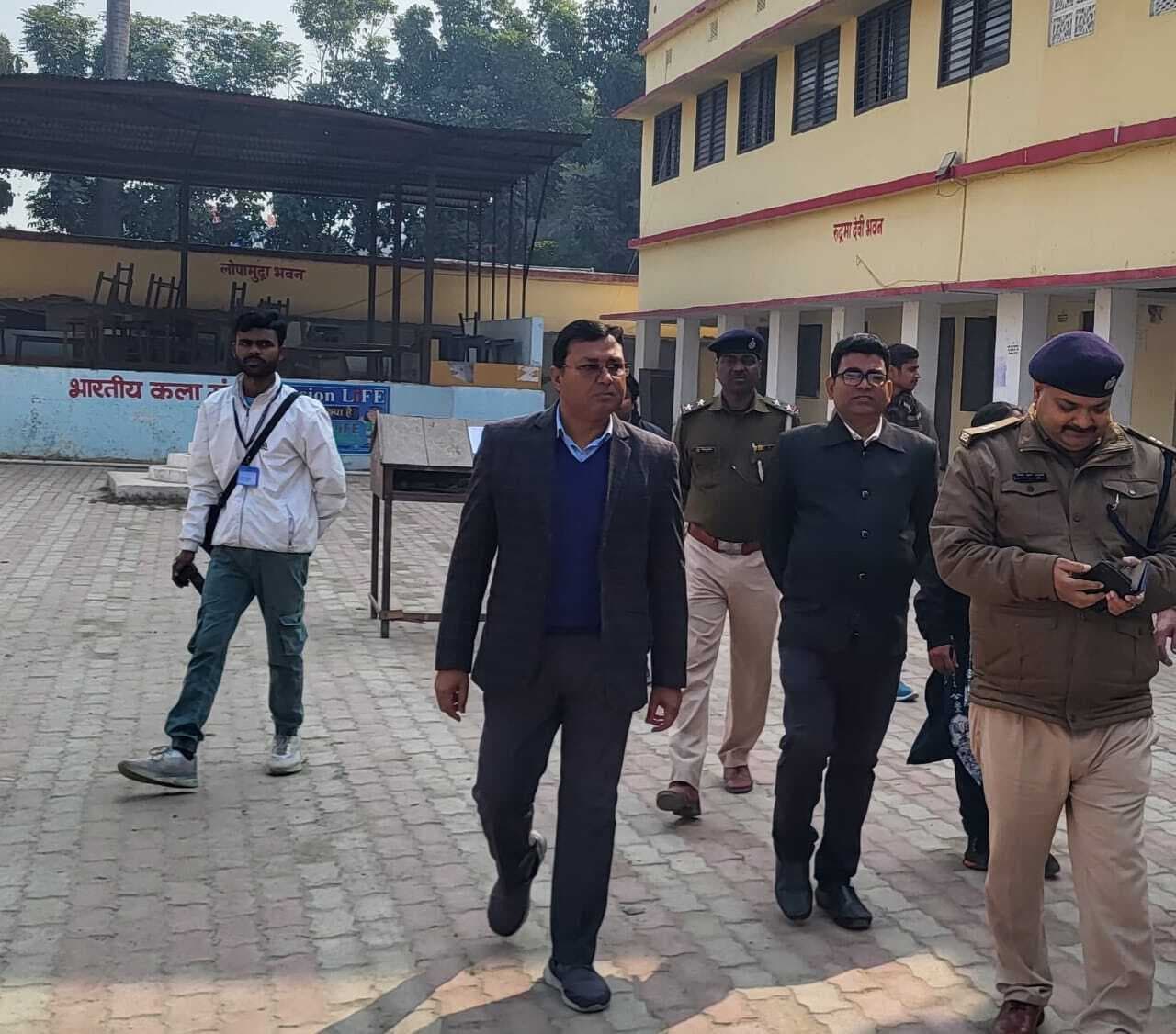 दारोगा भर्ती परीक्षा में सुरक्षा के रहे पुख्ता इंतजाम, केंद्रों पर प्रवेश के पहले की सघन जांच