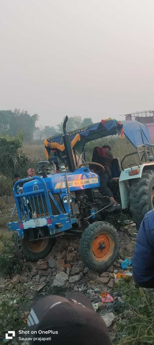 ट्रैक्टर की टक्कर से बाइक सवार की मौके पर मौत, एक घायल