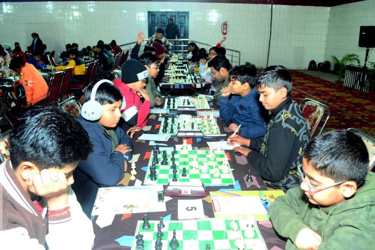 Kolhan level chess tournament at sabuj kalyan sangh : रोहन शांडिल्य विजेता व कुमार संकल्प बने उपविजेता