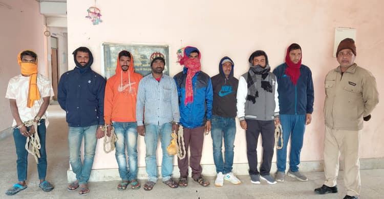 आठ शराबी को किया गया गिरफ्तार