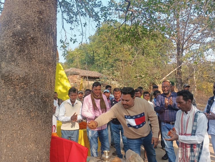 विधायक विकास मुंडा ने चेक डैम की आधारशिला रखी