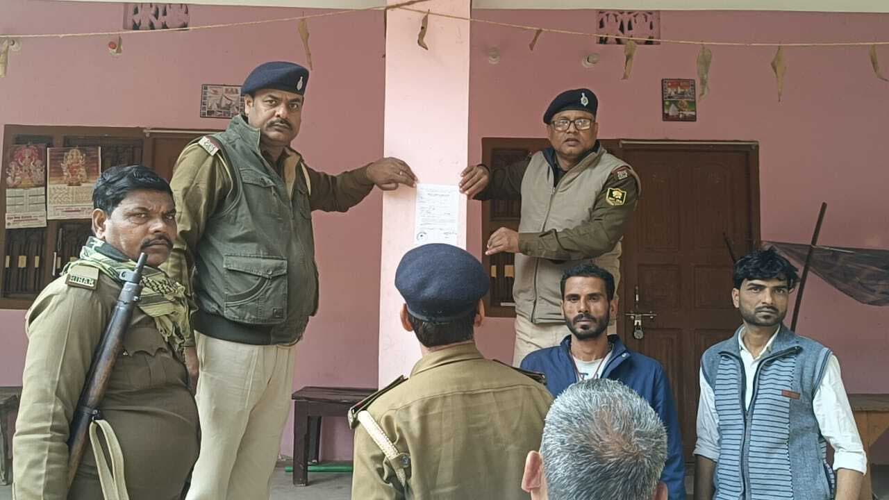 Bihar/Samastipur News:फरार अभियुक्तों के घर ढोल बजाकर चिपकाया इश्तेहार