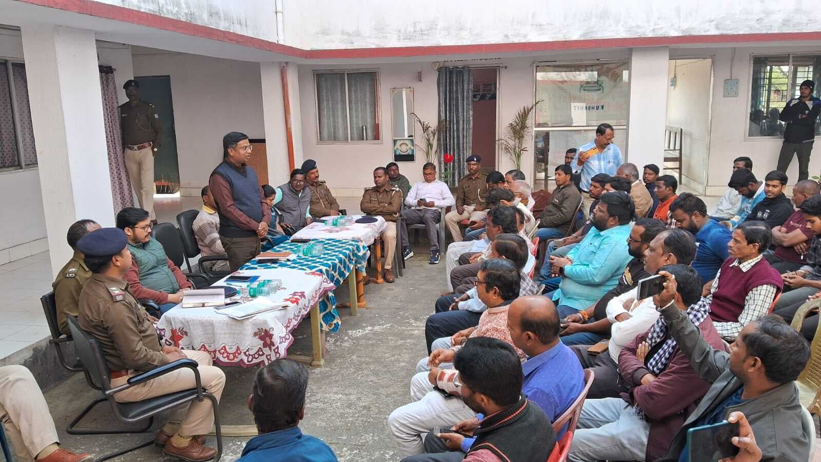 कुंडहित : निर्धारित रूट से ही मां सरस्वती की प्रतिमा का करें विसर्जन