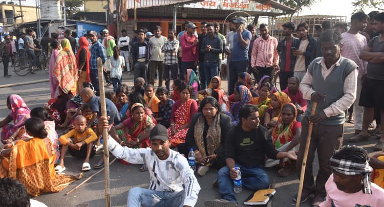 Bokaro News : दो पक्षों में मारपीट के बाद रोड जाम