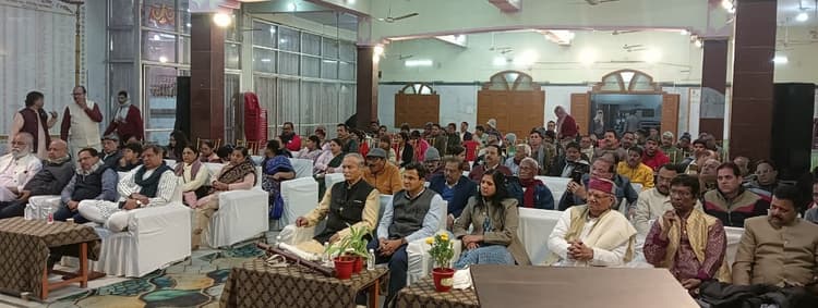 Giridih News :मुंबई, दिल्ली, कोलकाता के कलाकारों ने संगीत से बांधा समां