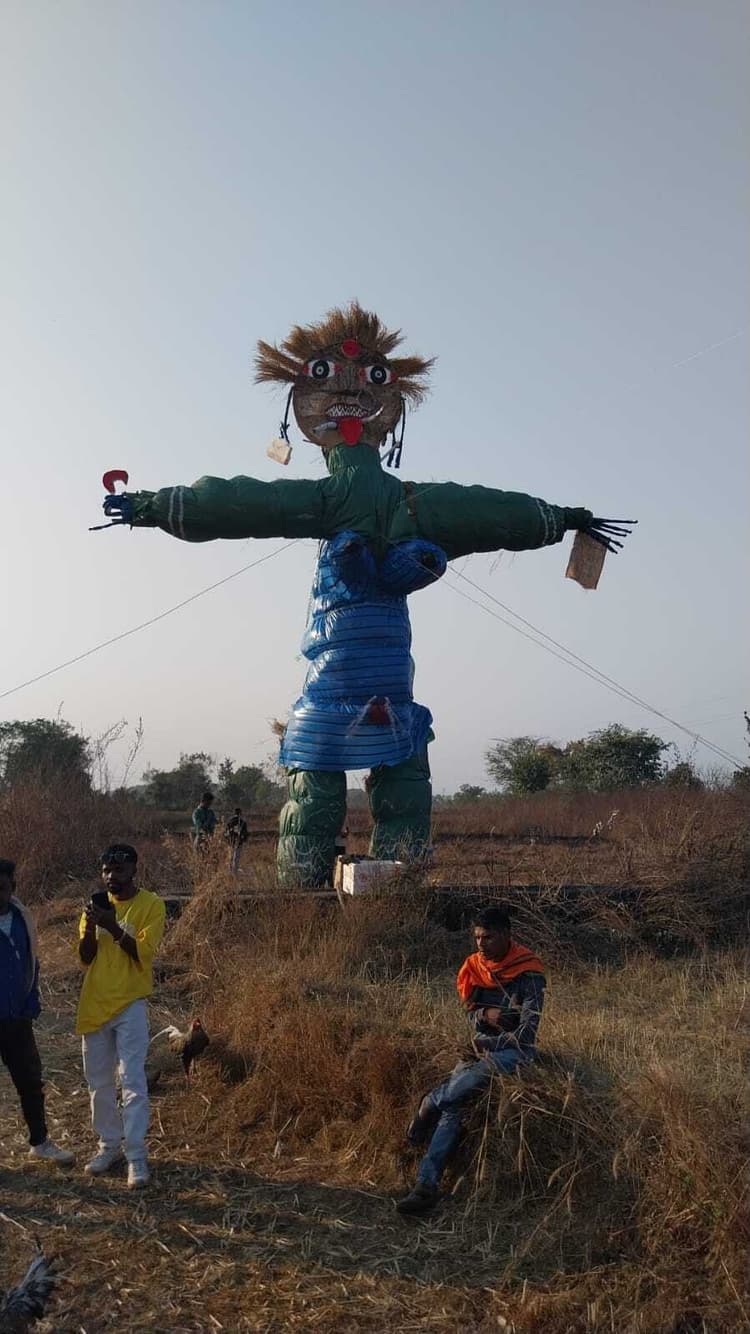 Seraikela Kharsawan News : बड़ाकांकड़ा गंगा मेला में 35 फीट के ताड़कासुर का दहन