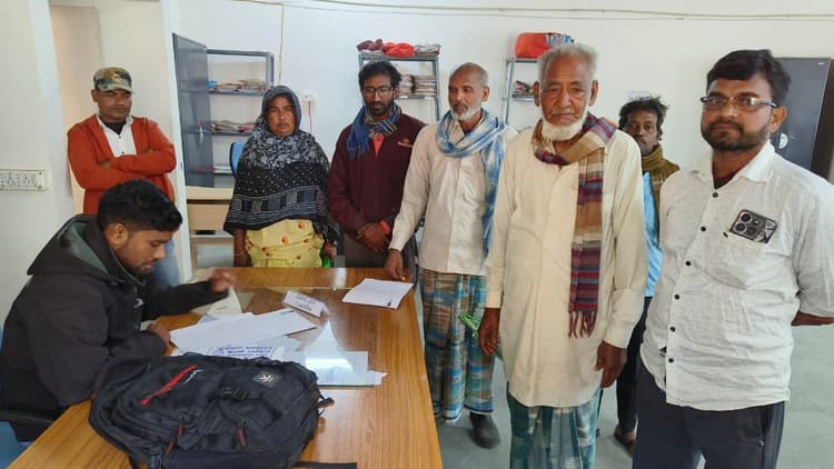 महेशपुर : सरकारी जमीन अतिक्रमण मुक्त कराने की मांग