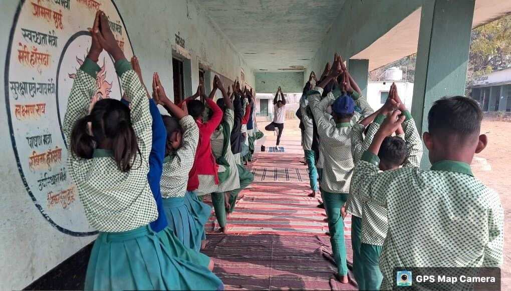 स्वस्थ जीवन शैली अपनाने को लेकर दिया योग का प्रशिक्षण