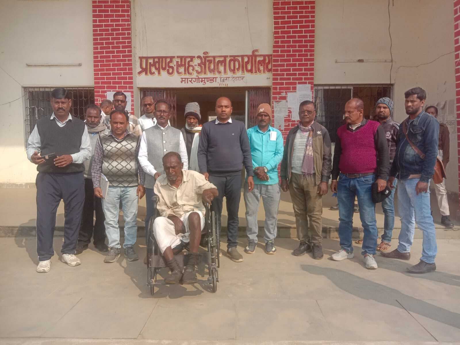 दिव्यांग को मिली ट्राइसाइकिल, चेहरे पर लौटी मुस्कान