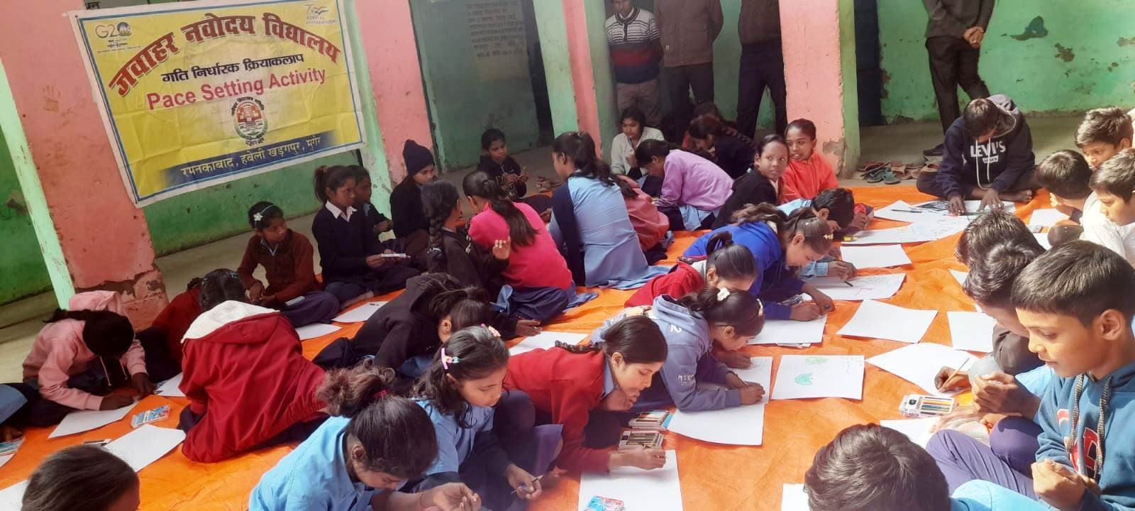 ड्राइंग-पोस्टर व स्लोगन प्रतियोगिता में बच्चों में दिखा उत्साह