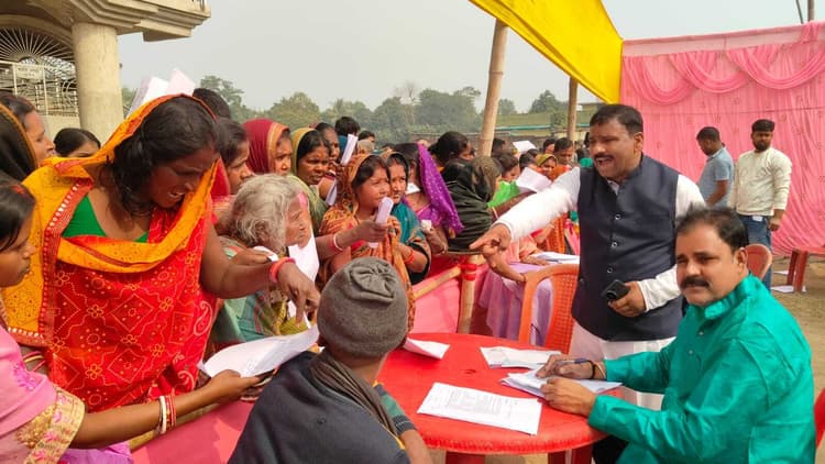 कैथी में जन समाधान शिविर का किया गया आयोजन, उमड़ी भीड़