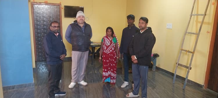 Giridih News :एक ही रात आठ घरों से नगदी समेत ढाई लाख की चोरी