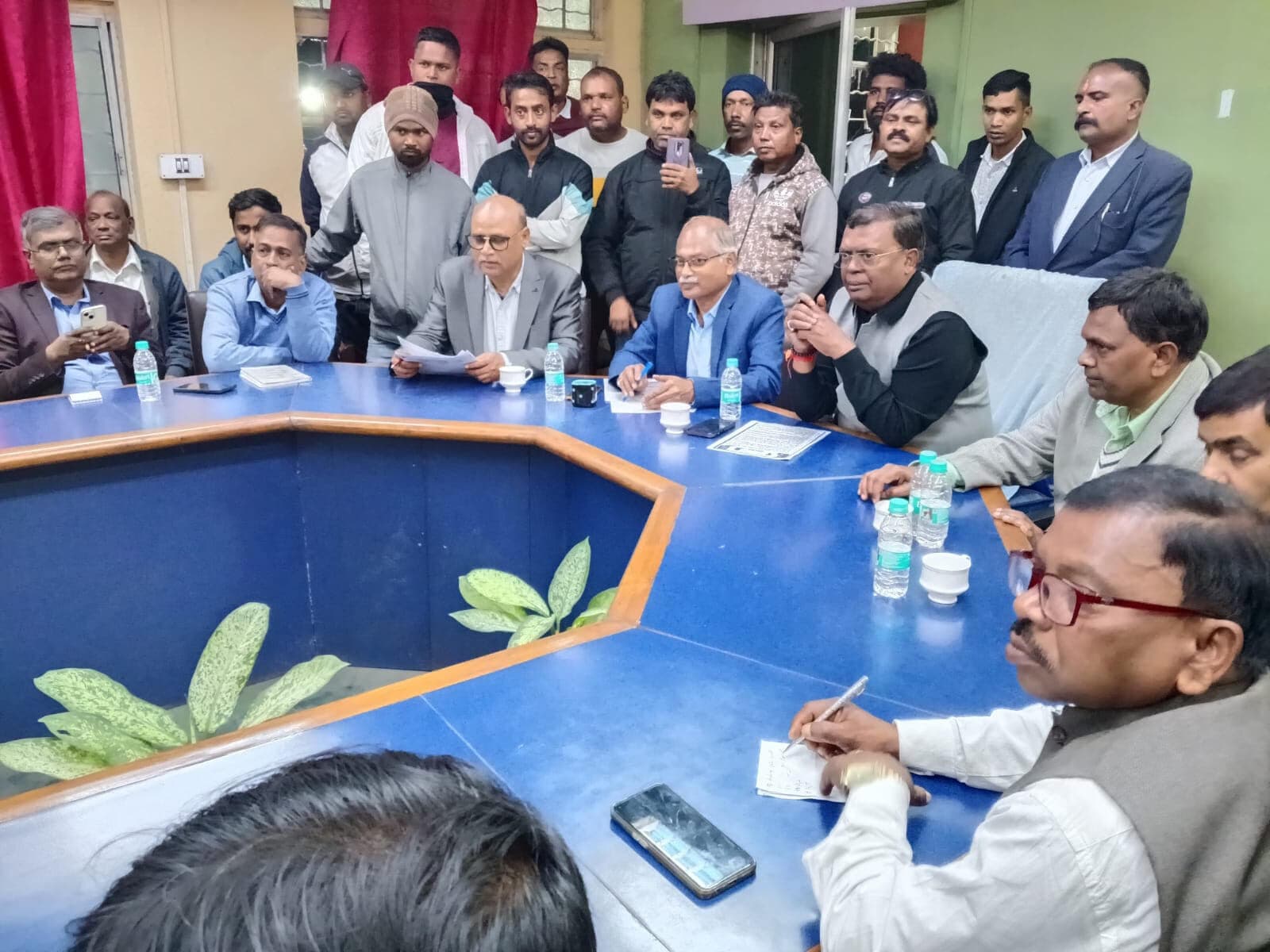 Bokaro News : वार्ता के बाद विस्थापितों की भूख हड़ताल समाप्त