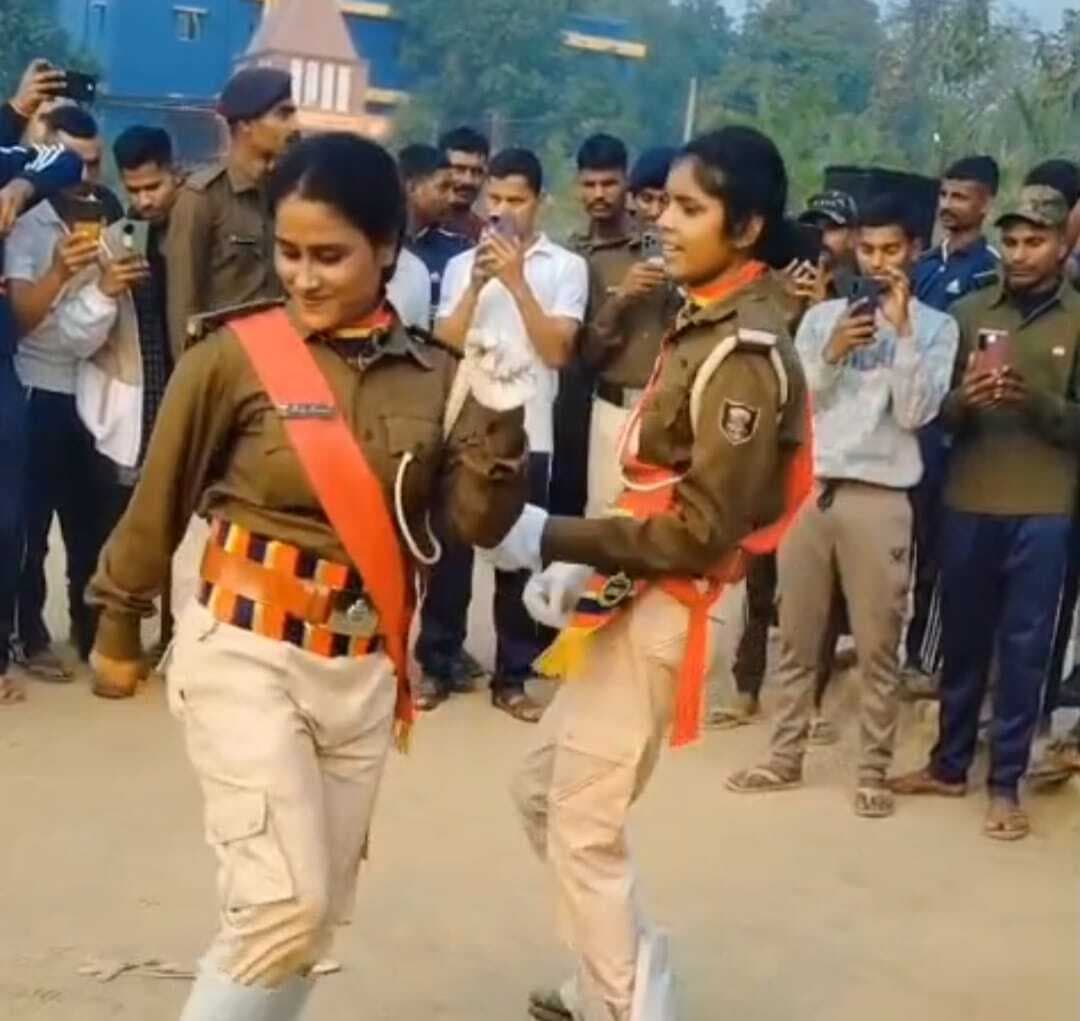 पासिंग आउट परेड के बाद महिला होमगार्ड का भोजपुरी गाने पर नृत्य, वीडियो वायरल