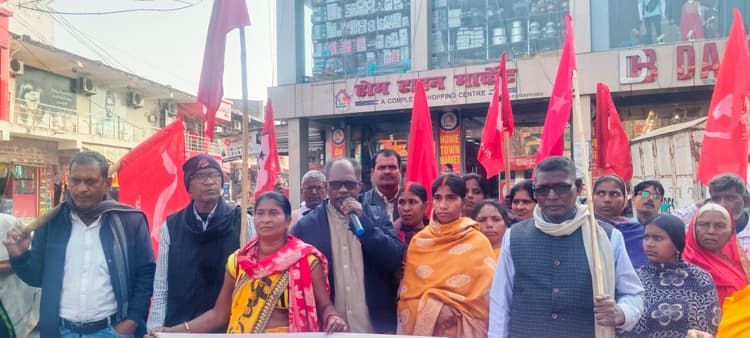 छात्रा की संदिग्ध मौत के विरोध में माले का मार्च, एसआइटी जांच की मांग