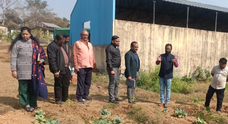 Bokaro News : टीम ने इंटीग्रेटेड डेवलपमेंट थ्रू इफेक्टिव एप्रोच ट्रेनिंग संस्थान का किया निरीक्षण