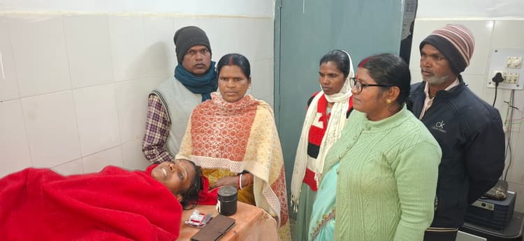 Giridih News :सास ने एएनएम बहू पर फेंका माड़, इलाजरत