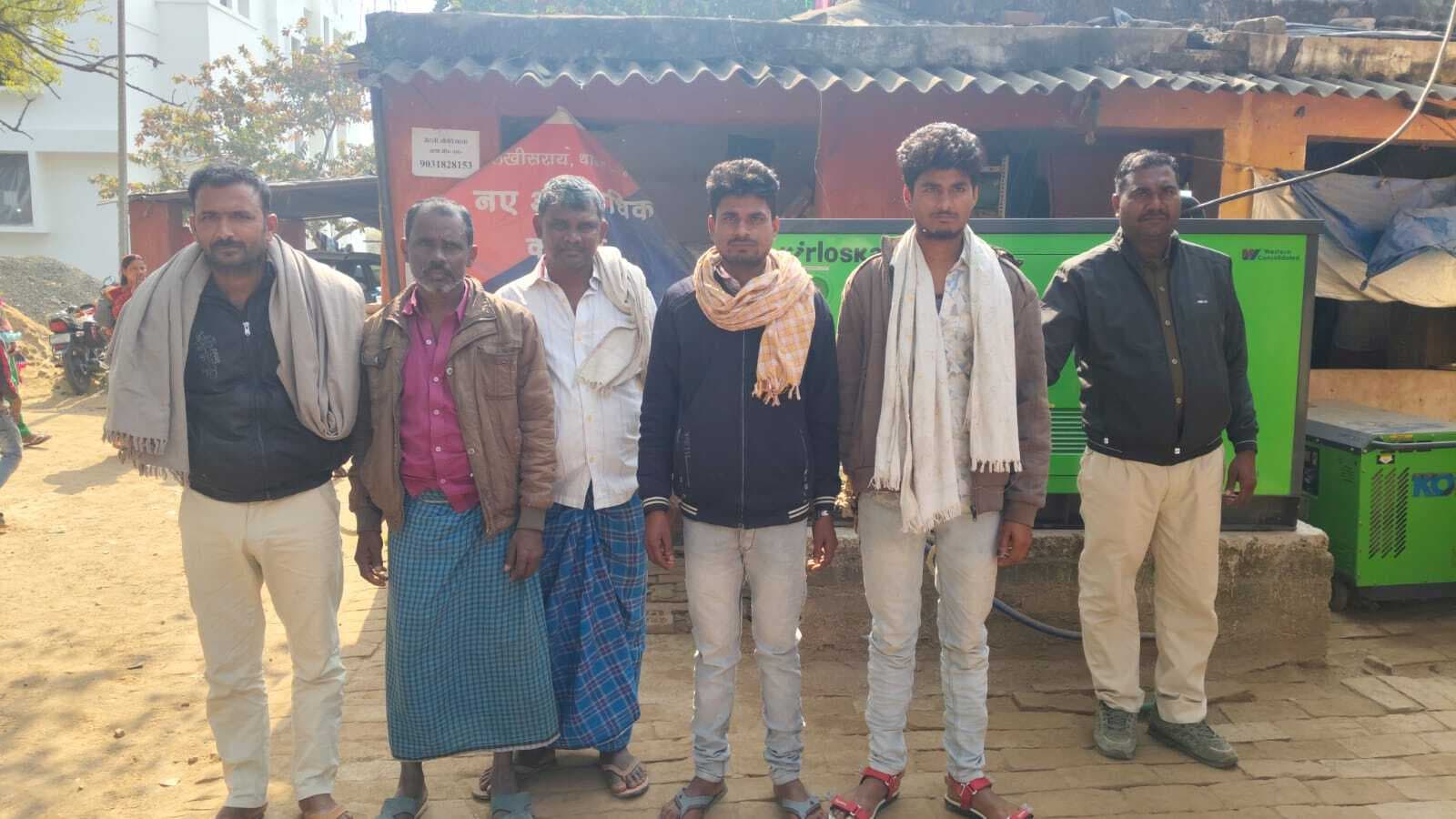 पुलिस पर हमला व हथियार के मामले का पांच वारंटी गिरफ्तार