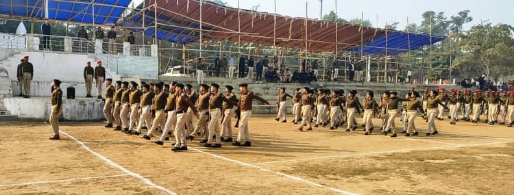 गणतंत्र दिवस को लेकर पोलो मैदान में चल रहे रिहर्सल परेड का एसपी ने किया निरीक्षक