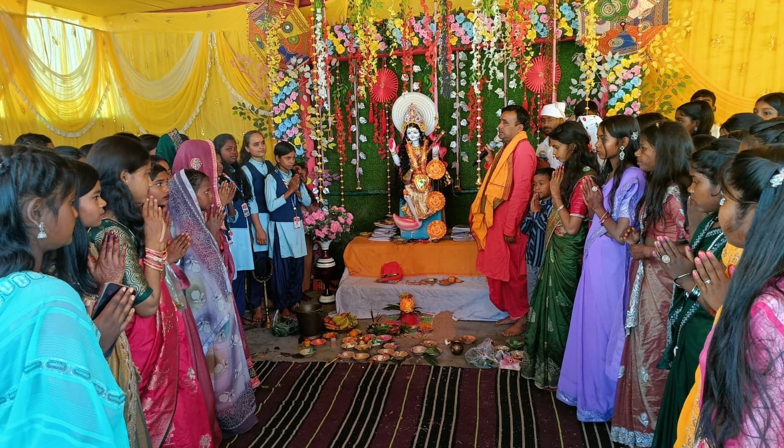 पिपरवार में धूमधाम से हुई मां सरस्वती की पूजा