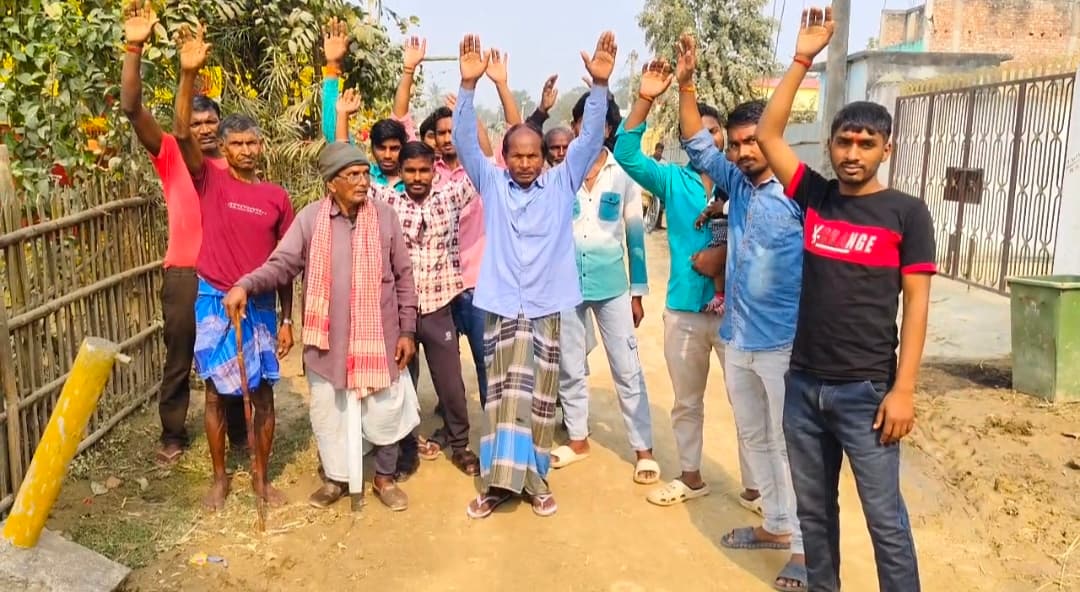 नल जल योजना से वंचित सड़क पर उतरे, आक्रोश