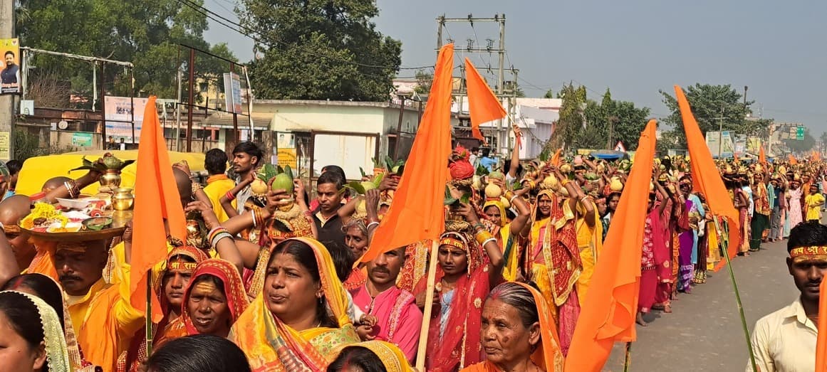 मेहरमा में श्रीराम कथा को लेकर निकाली गयी भव्य कलश शोभायात्रा