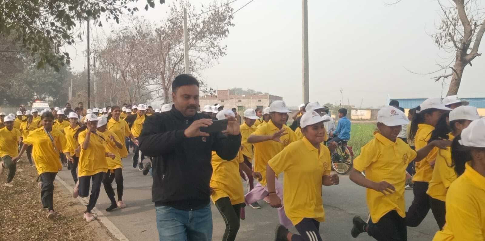 राष्ट्रीय बालिका दिवस पर मैराथन दौड़ के दौरान कई छात्राएं हुईं बेहोश