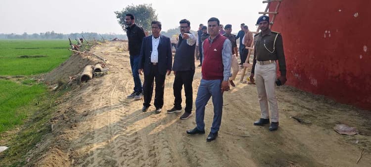 सीएम के संभावित यात्रा को लेकर डीएम ने विकास कार्यों का लिया स्थलीय जायजा