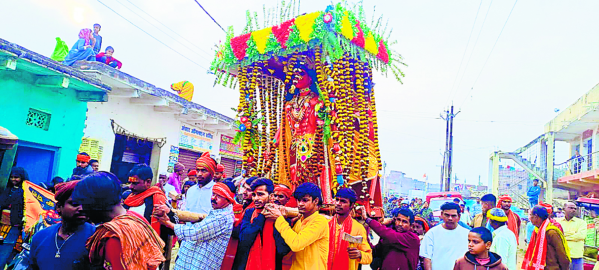 jehanabad News : गड़हनी में बसंत पंचमी पर महावीरी जुलूस शांतिपूर्ण रूप से हुआ संपन्न
