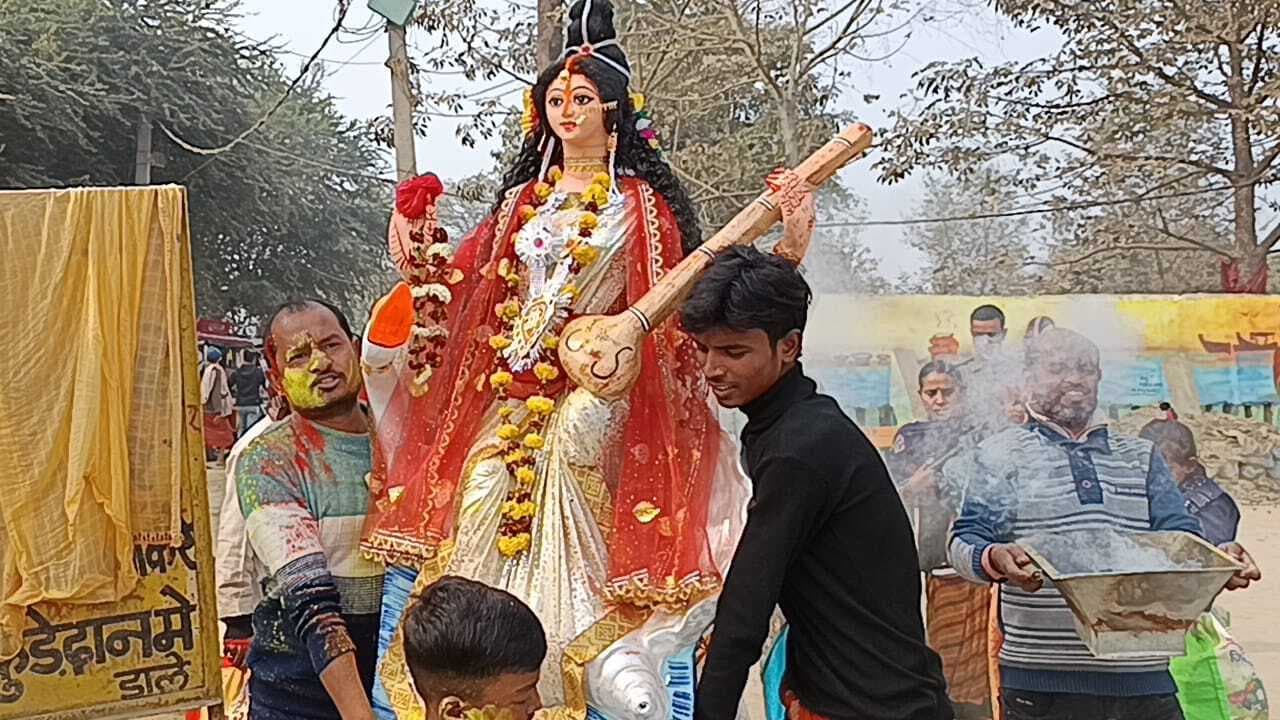 श्रद्धा व भक्ति के साथ मां शारदे को दी गयी विदाई, गंगा घाटों पर हुआ विसर्जन