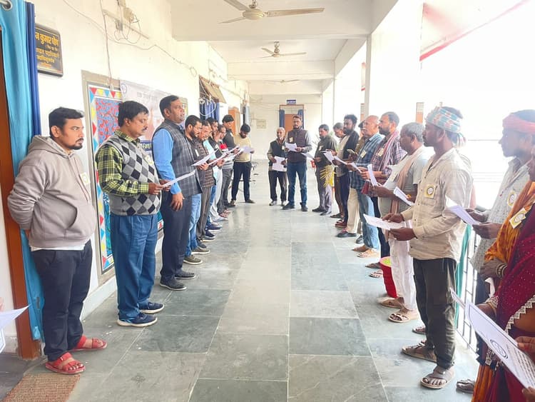 लोकतंत्र की मजबूती का लिया संकल्प, एसडीएम ने दिलायी शपथ