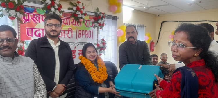 स्थानांतरित बीपीआरओ को सम्मान पूर्वक दी गयी विदाई, कार्यकाल की प्रशंसा