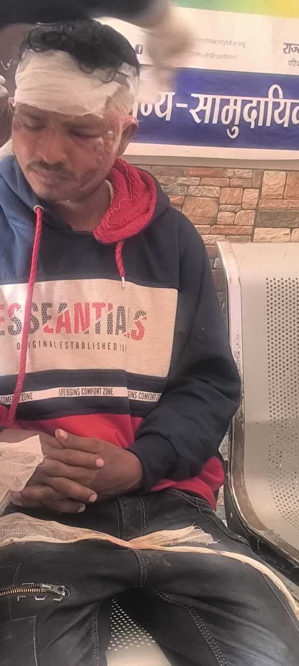 सरस्वती पूजा विसर्जन के दौरान डीजे पलटने से युवक हुआ जख्मी