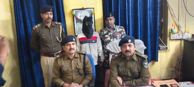 हवाइ फायरिंग कर वीडियो वायरल करने वाला मुख्य आरोपित कट्टा व दो कारतूस के साथ किया गिरफ्तार