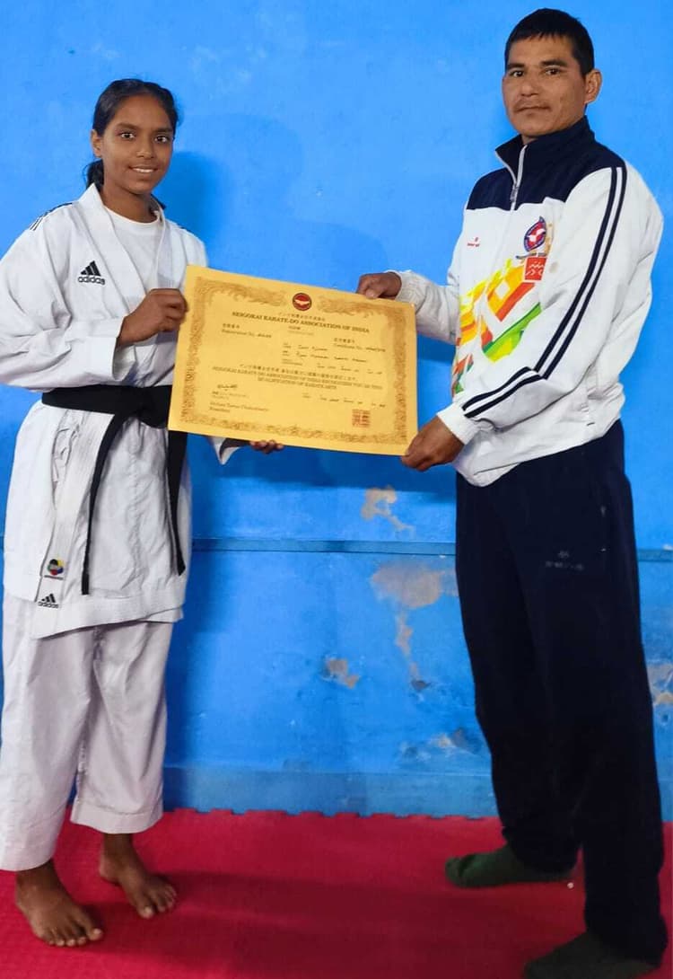 कराटे क्वीन को मिला ब्लैक बेल्ट