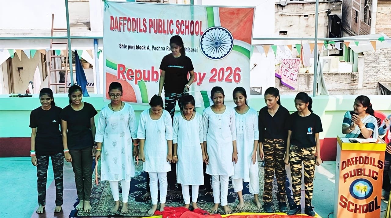 धूमधाम से मना 77वां गणतंत्र दिवस, शिक्षण संस्थानों में फहरा तिरंगा