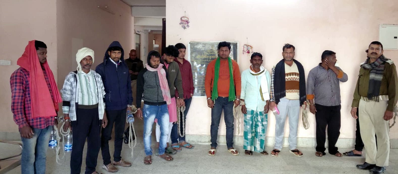 चार तस्कर व सात शराबी गिरफ्तार