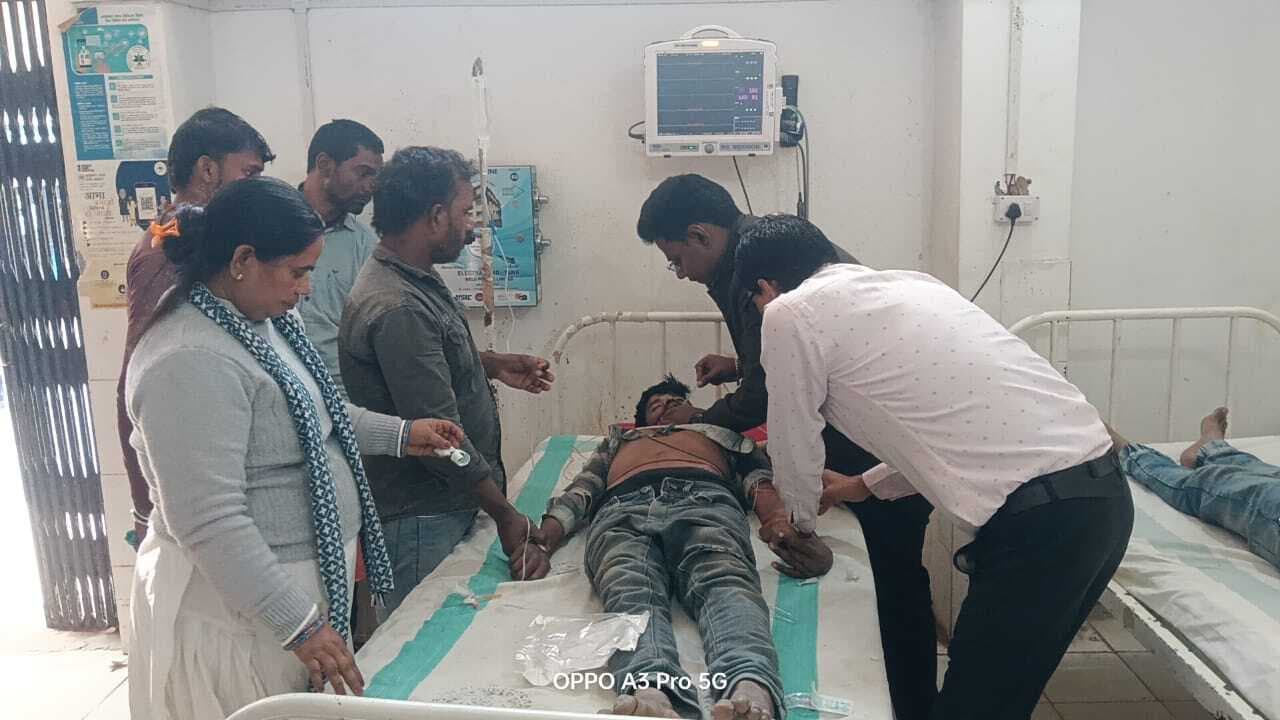 क्षतिग्रस्त टोटो पर बेहोशी हालत में मिला चालक