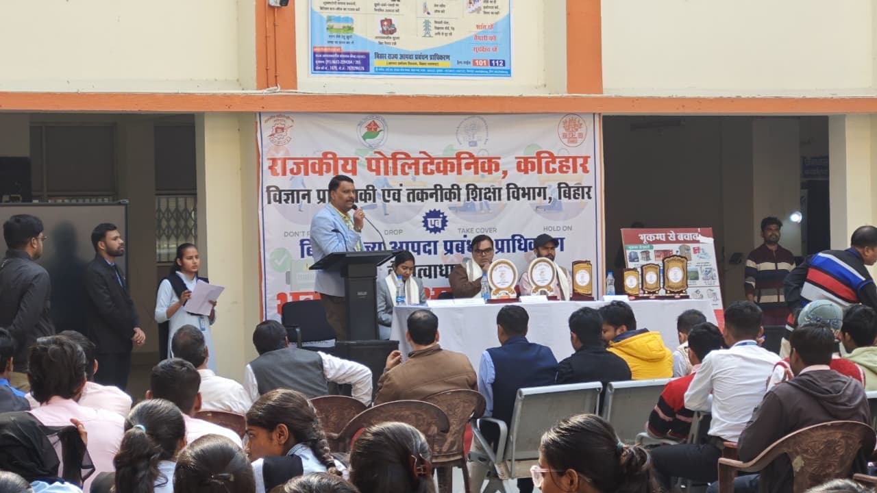 कंम्प्यूटर साइंस इंजीनियरिंग विभाग के छात्राें ने मारी बाजी