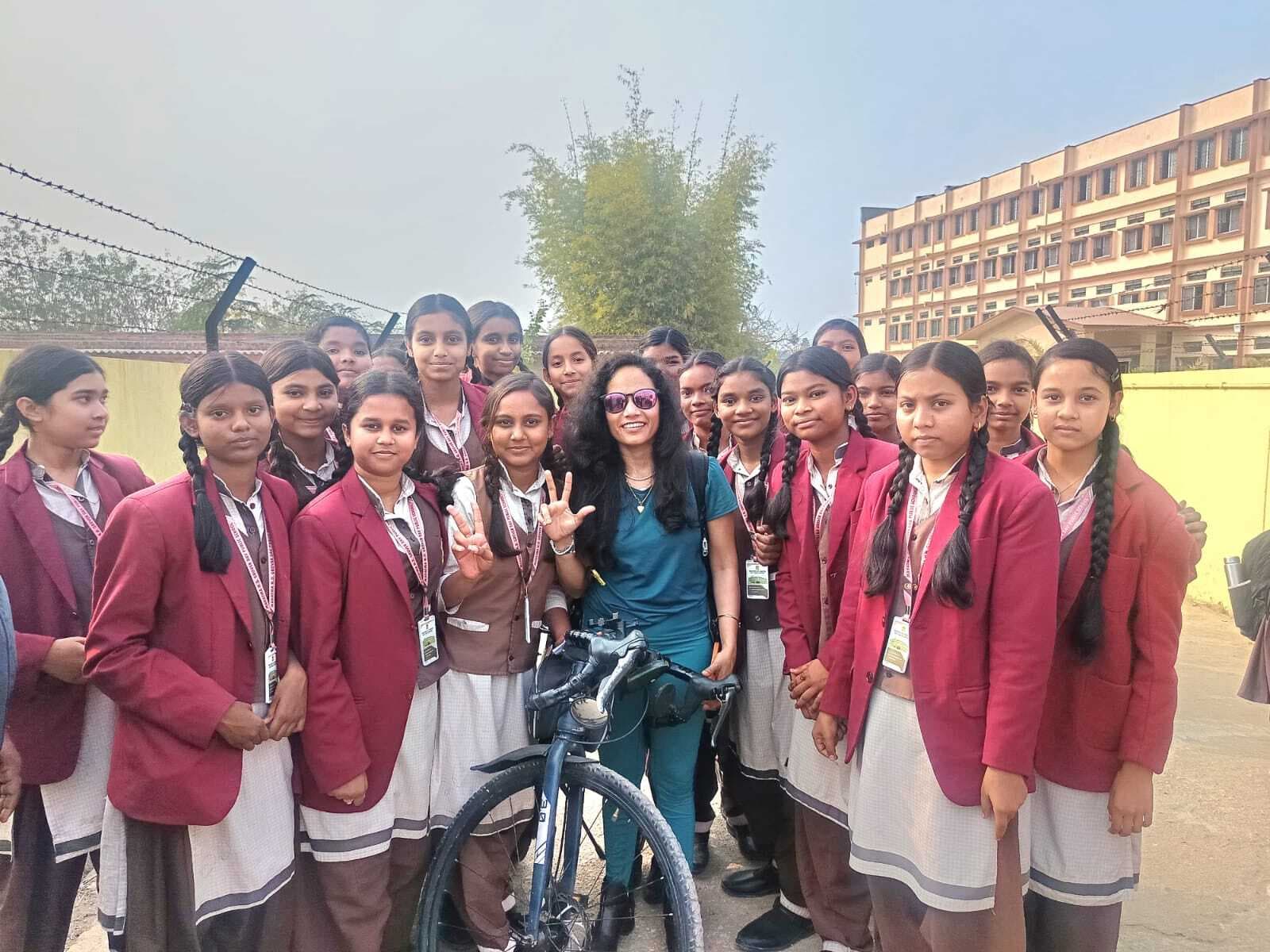 डीएवी स्कूल के बच्चों के साथ पर्वतारोही समीरा खान ने किया संवाद